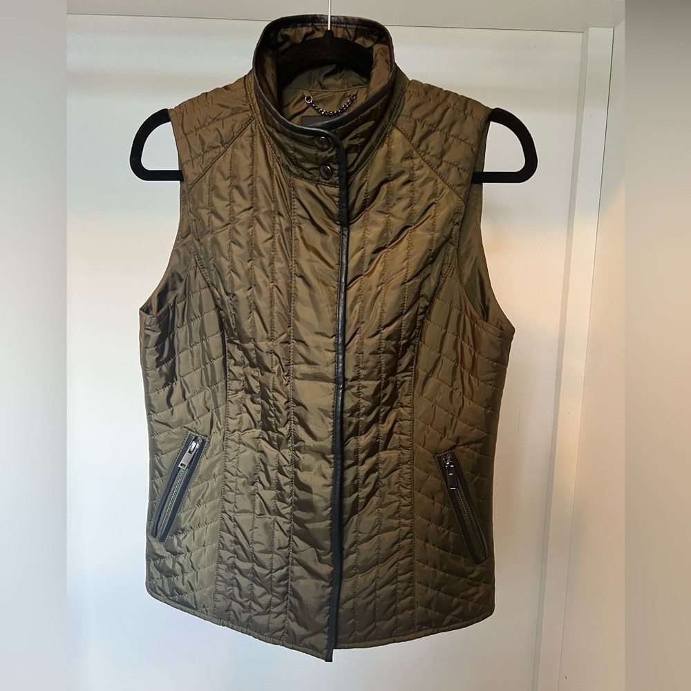 Banana Republic Stylish Green Quilted Vest Small